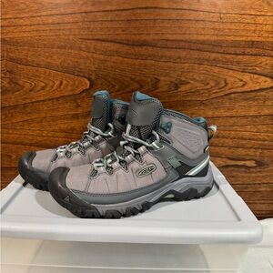 Keen Women's Gray and Teal Lace Up Boots BRAND NEW